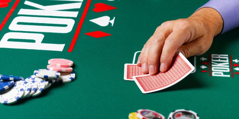 Tại sao Poker trực tuyến trên 77bet được ưa chuộng?